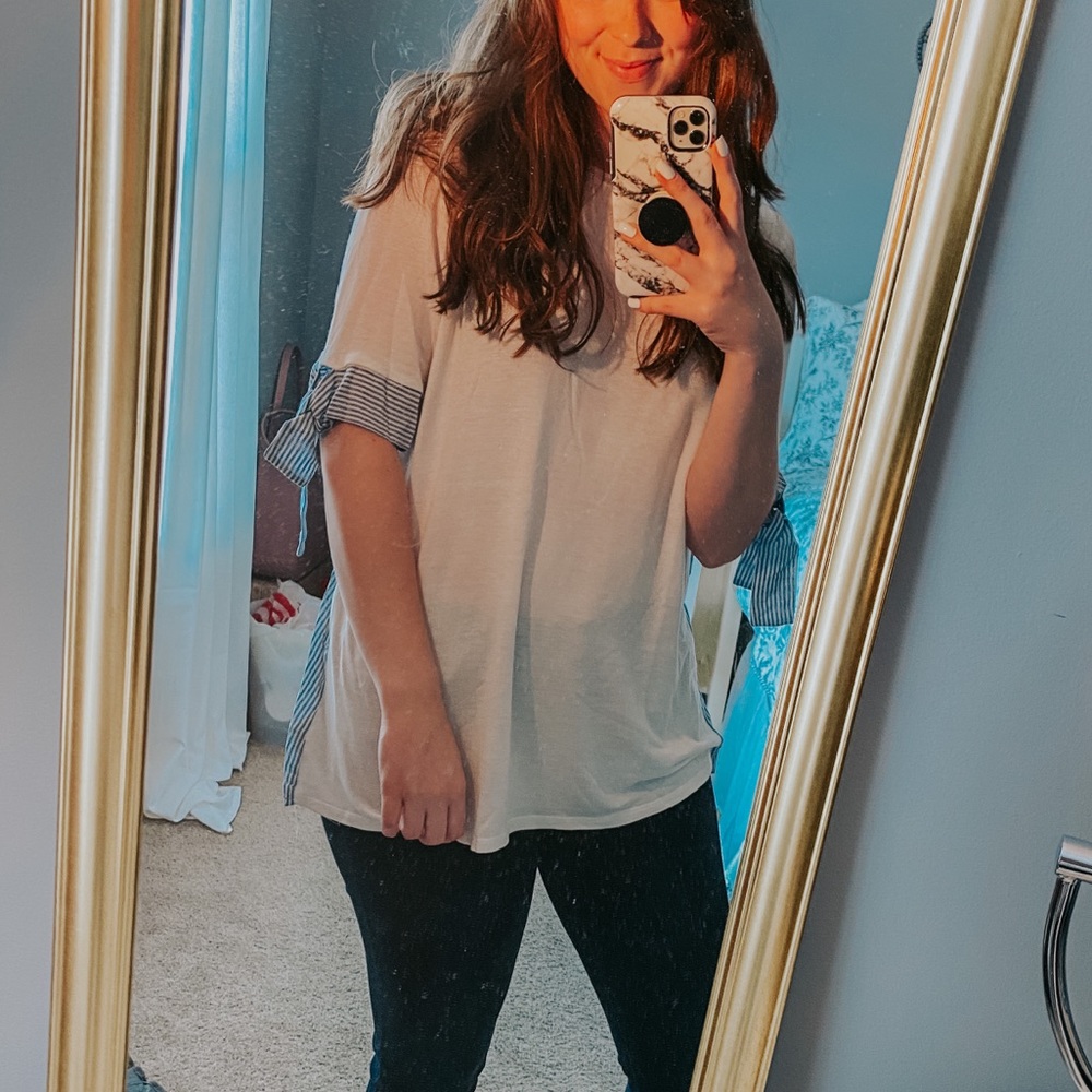 Blue and white stripped flowy top